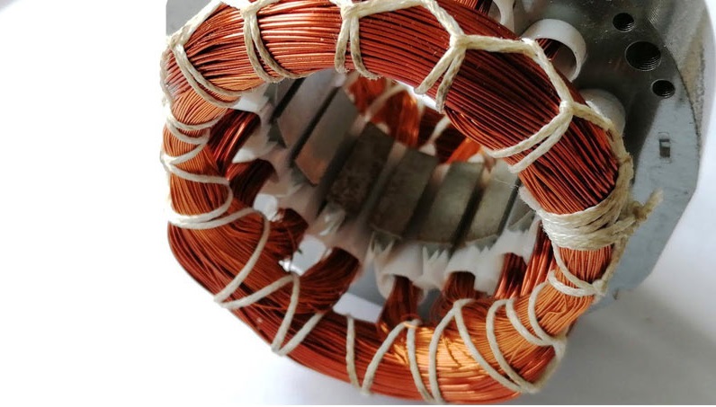 نمای نزدیک از سیم پیچ چند لایه