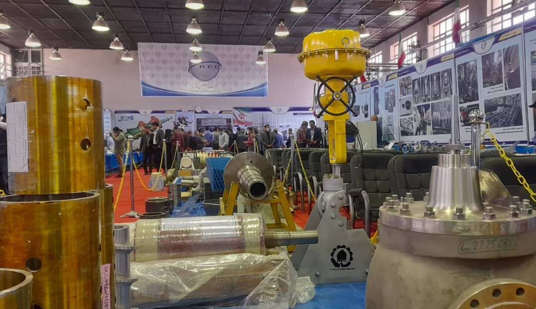 تصویر از یک خط تولید در صنعت پتروشیمی