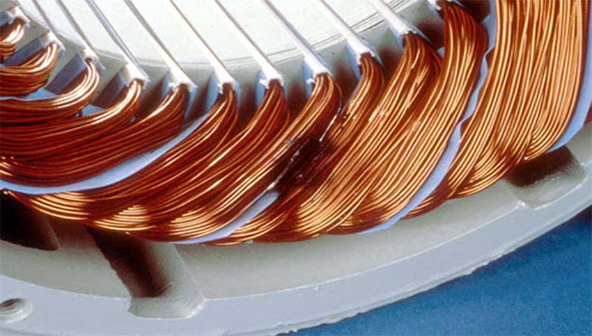 نمایی از اتصالات الکتریکی در موتور