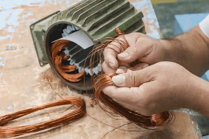 نمای کلی از یک ترانسفورماتور در حال ساخت